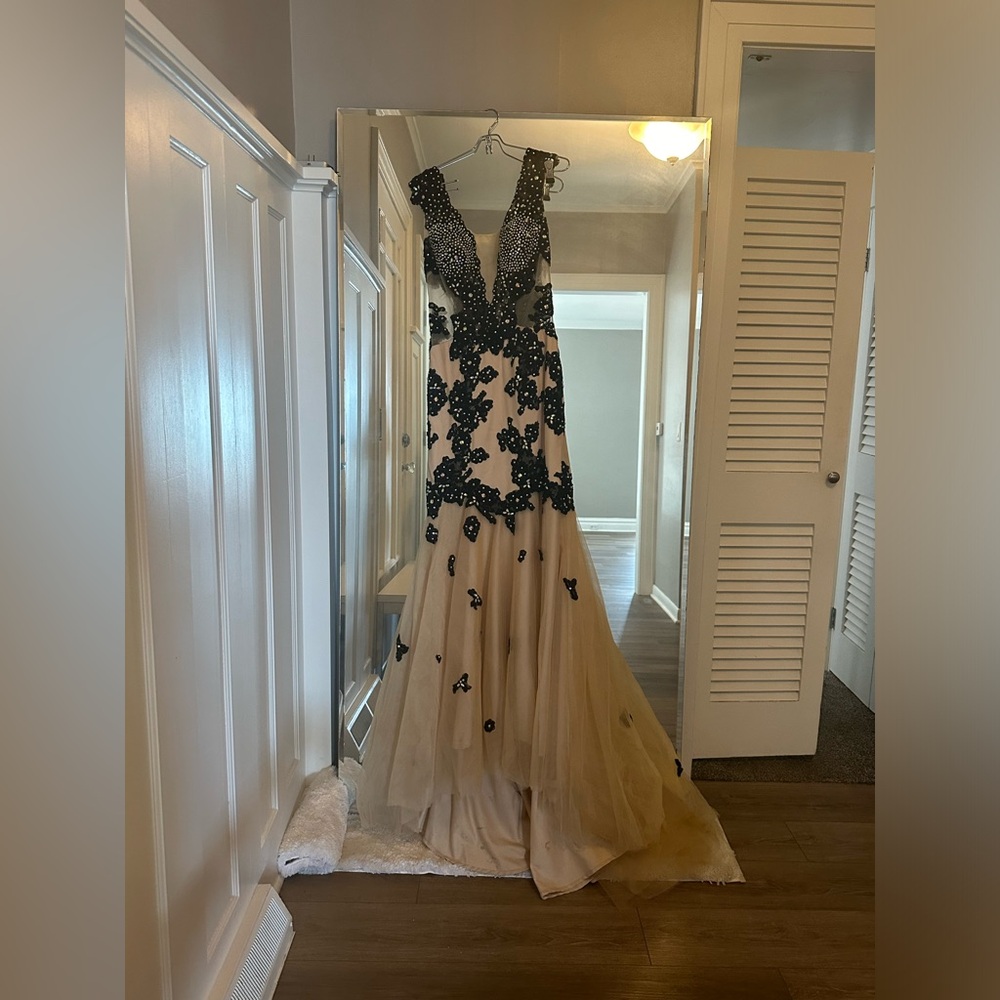 Nude and black gown mesh low cut front prom dress - Picture 3 of 15